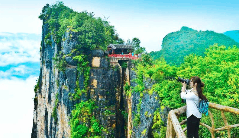 恩施導(dǎo)游一天多少錢_收費標(biāo)準(zhǔn)_私人導(dǎo)游服務(wù)